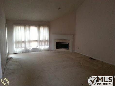 36542 Martel-great room.jpg