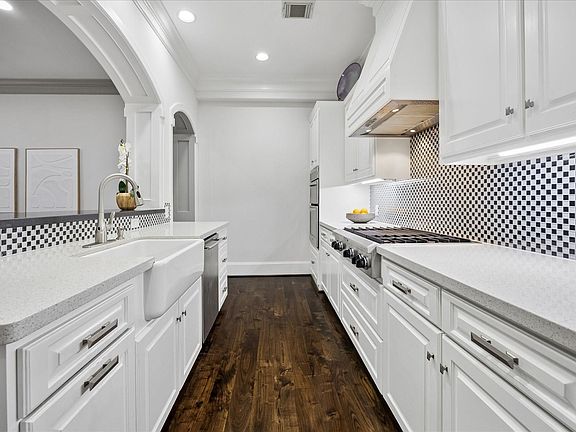 5th image of 2215 Nantucket Dr Unit C