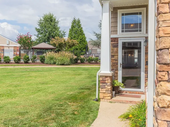 1055 Somerset Springs Dr, Spring Hill, TN 37174
