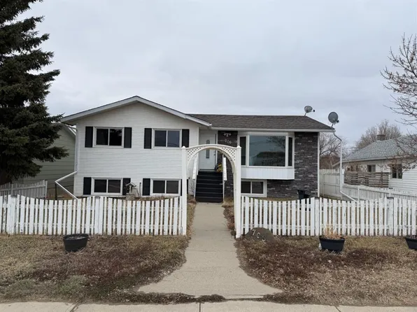 706 W 2nd St SE, Drumheller, AB T0J 0Y6