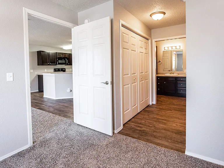 Royal Oak Apartments — Photo 13