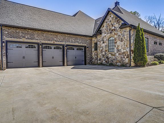 5th image of 295 Sanctuary Ct