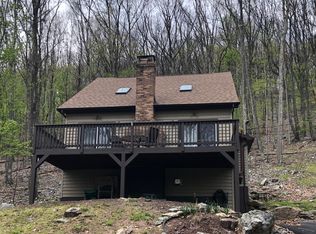 457 N Huron Cir, Hazleton, PA 18202