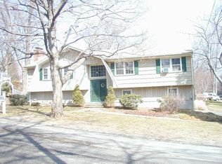 15 Griswold Ave, Trumbull, CT 06611