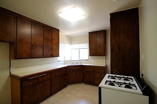 4th image of 460 S Madison Ave APT 9