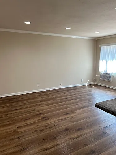 1530 E Broadway Photo 1