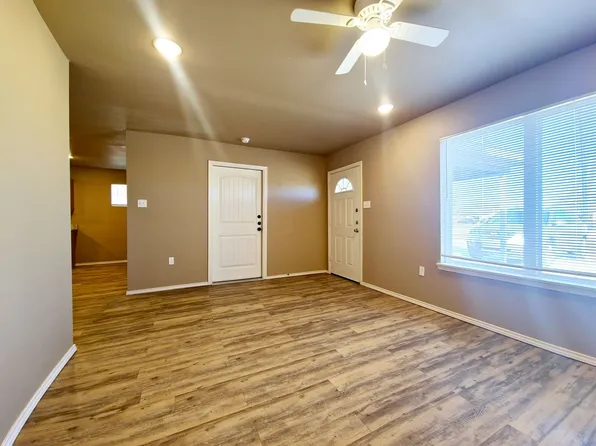 3613 E 3rd Pl, Lubbock, TX 79403