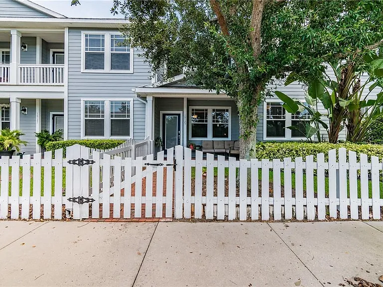 16125 Churchview Dr — Photo 2