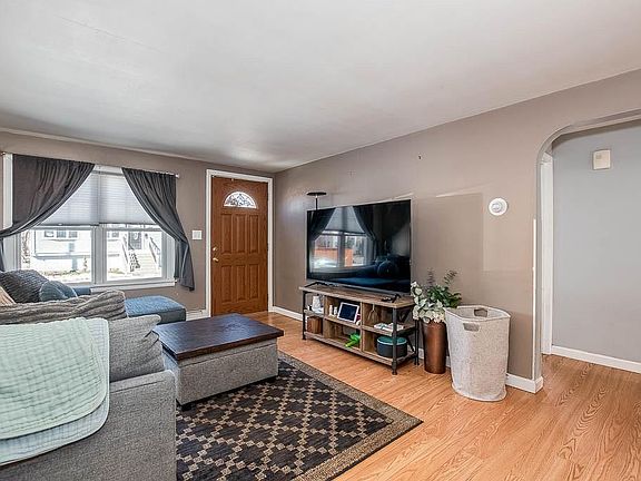 3rd image of 28 Homewood Ave