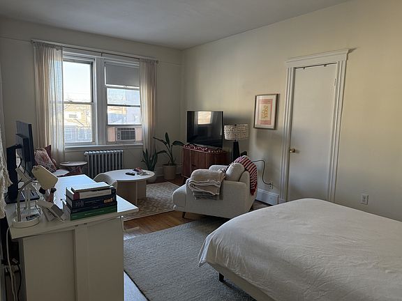 2nd image of 24 Colborne Rd APT 4