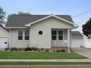 506 Pierce Ave, Little Chute, WI 54140