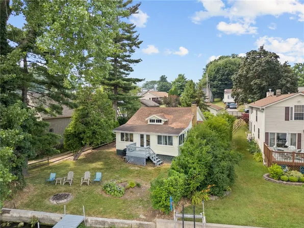 374 South Dr, Rochester, NY 14612