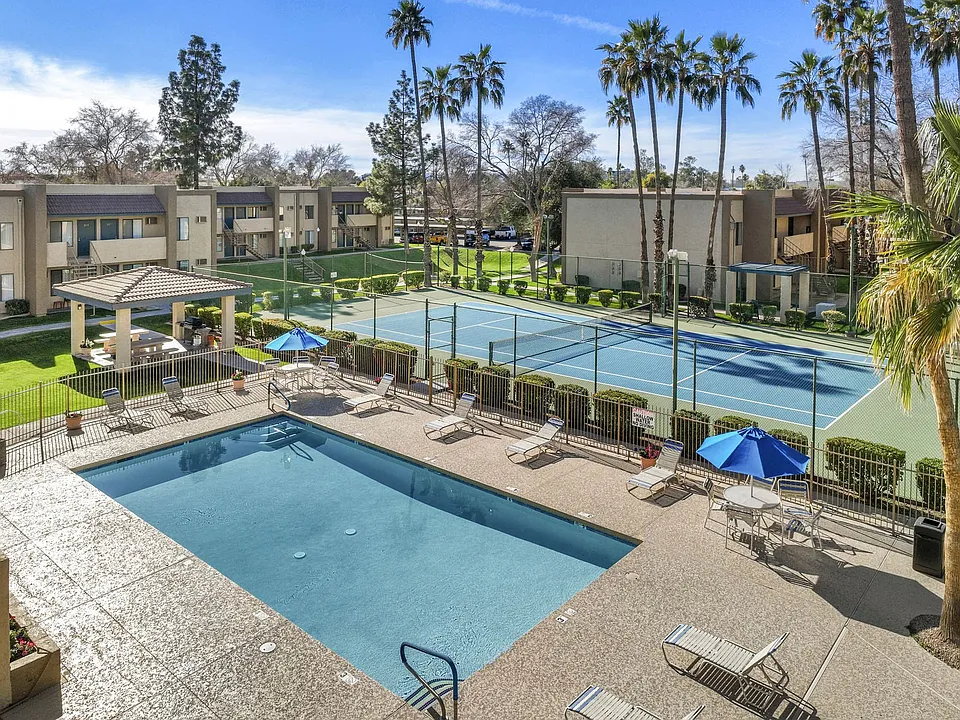 Swimming Pool | Tennis Court | Shorebird