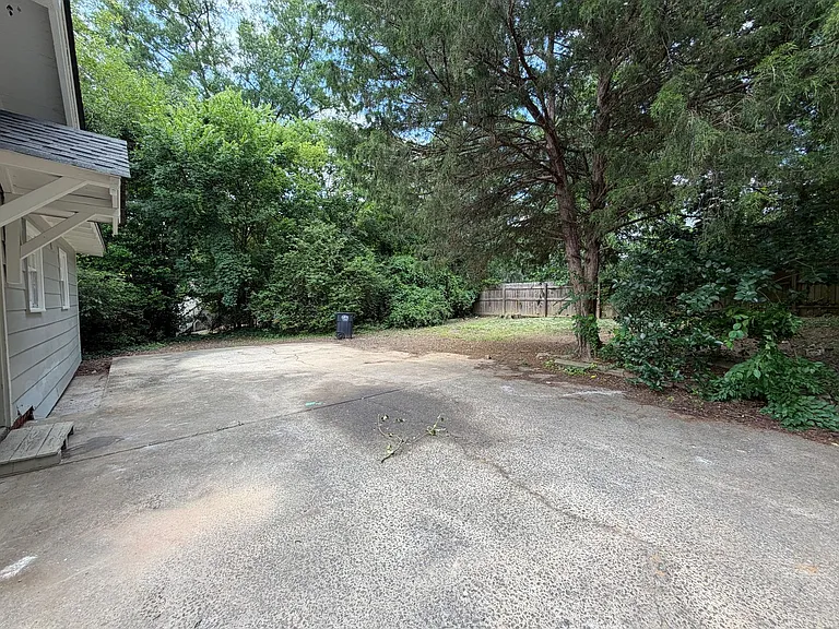 1111 E 2nd Ave SE — Photo 24