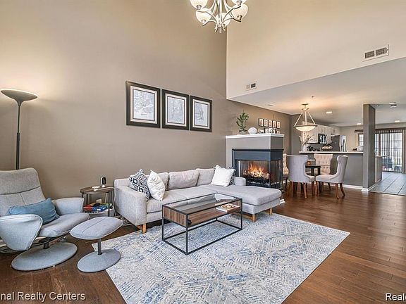 5th image of 3082 Camden Dr