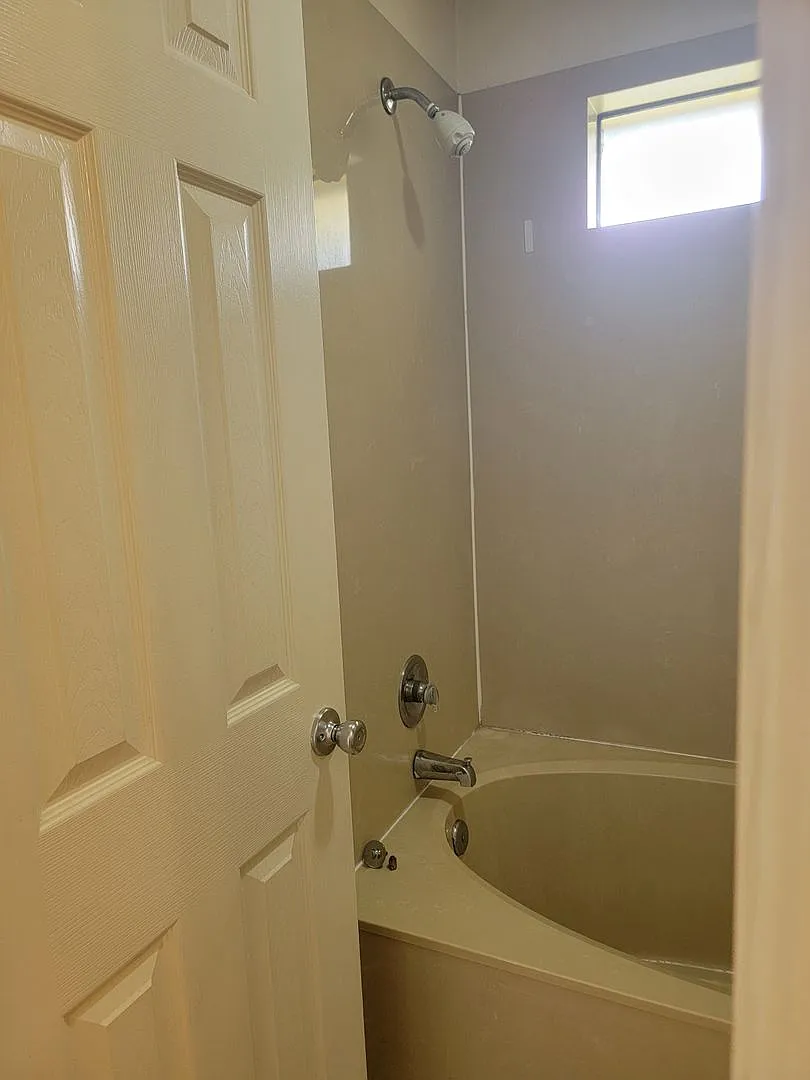 South Bossier 3 Bedroom 2 Bathroom 300 Off 1st Month Special — Photo 4