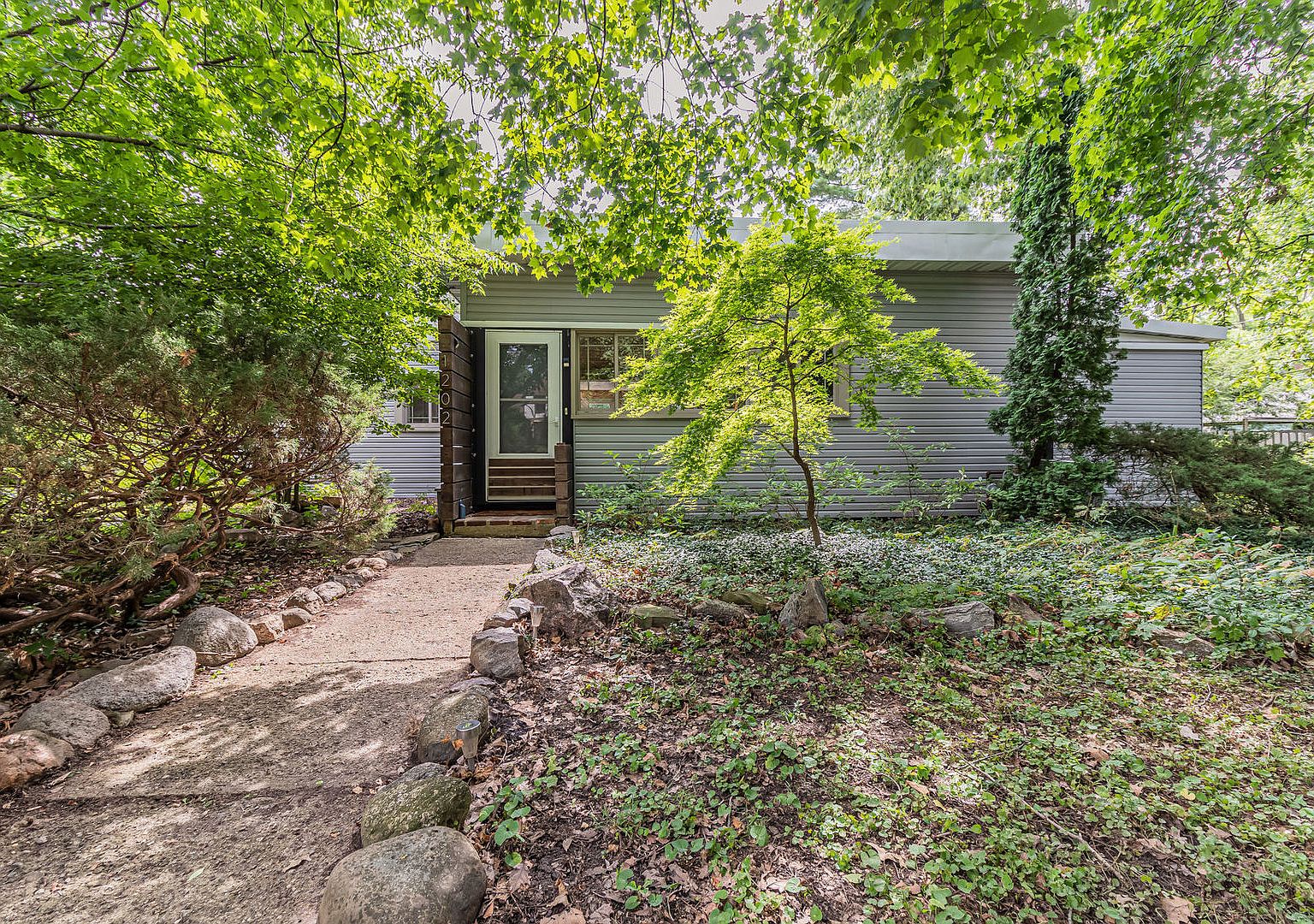 1202 S Elm Blvd, Champaign, IL 61820 Zillow