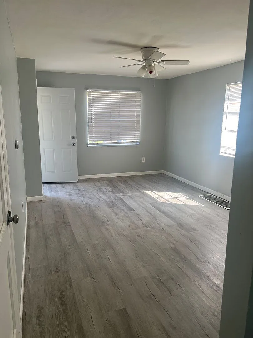 1155 Linda Vista Ave — Photo 2