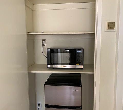 3rd image of 1231 Harriet Ave #2