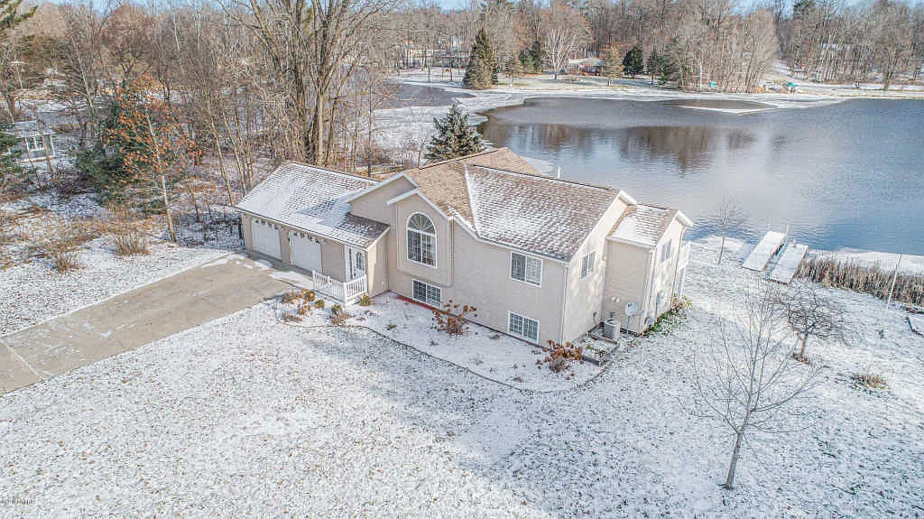 840 W Shore Dr photo 1