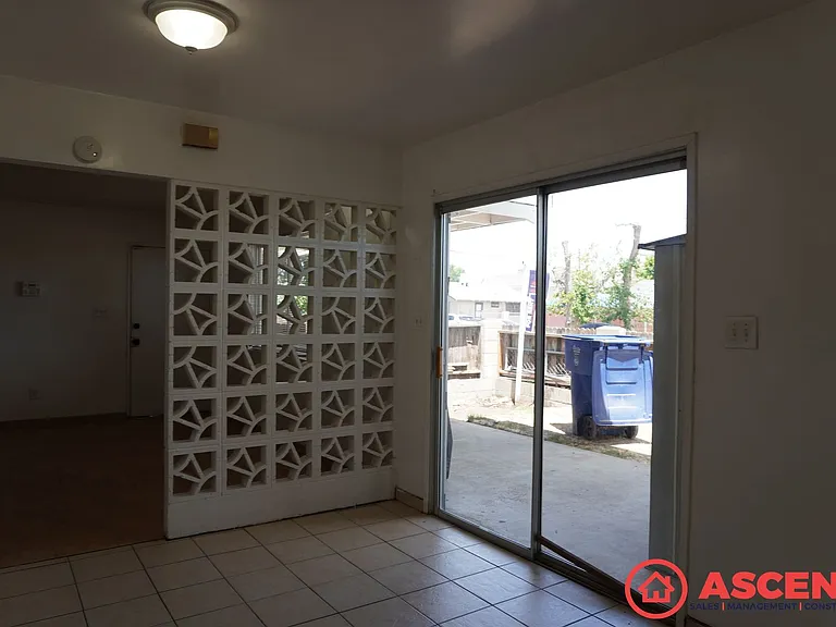 1500-1504 Owens Street — Photo 5