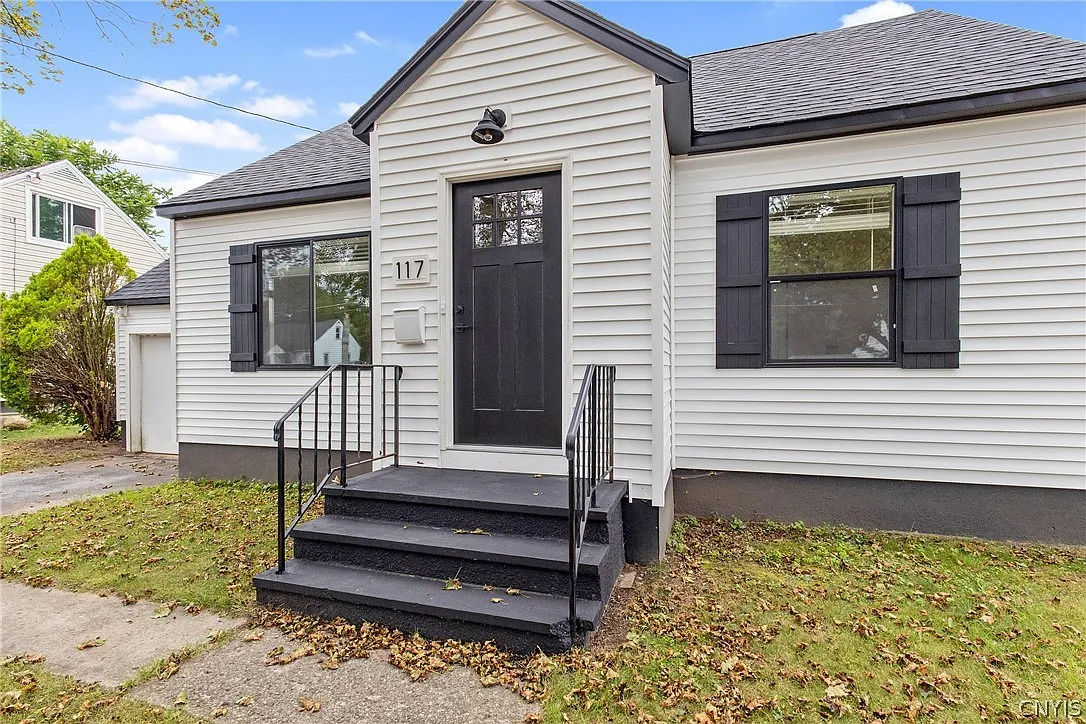 4 bed, 1.0 bath, 1080 sqft, $2,300 — Photo 3