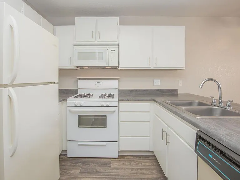 SummerRidge Apartments — Photo 25