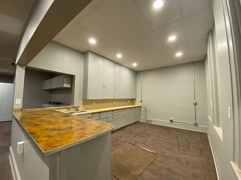 1st image of 105 1st St E APT D