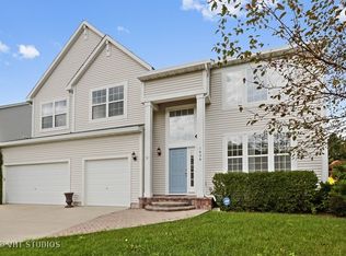 1628 Natures Way, Lindenhurst, IL 60046
