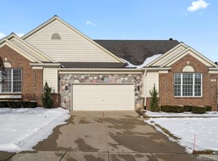 1360 Rock Valley Dr, Rochester, MI 48307