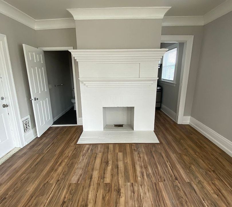 1st image of 1055 S Plymouth Ave #10952673