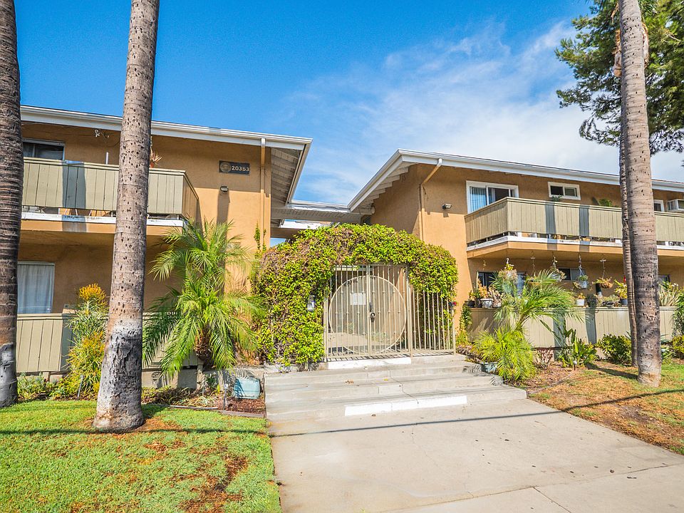 1st image of 20353.5 Saticoy St #8