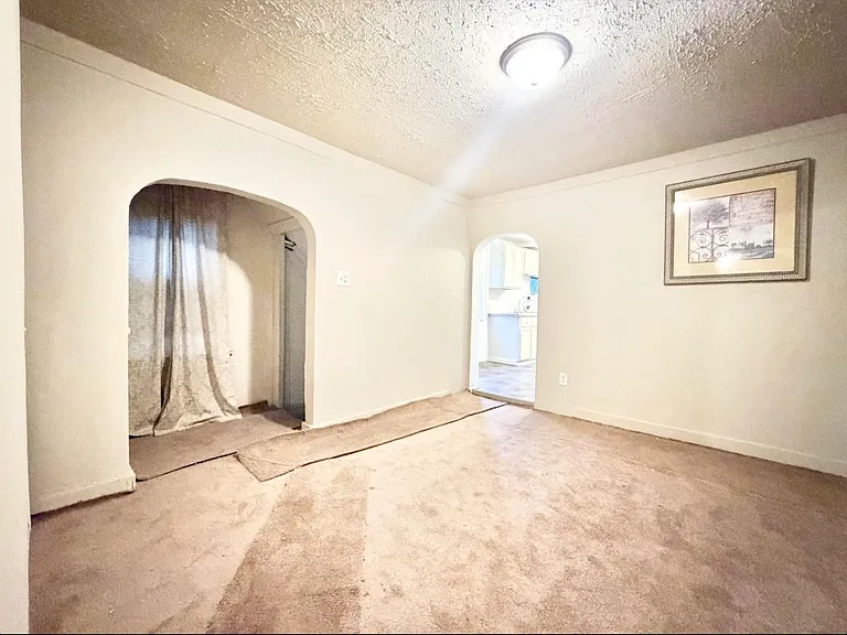 1308 W 13th Ave — Photo 14