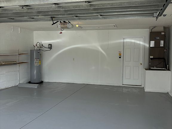 4th image of 15609 Tolowa Ct