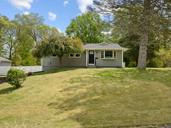 17 Fowler Drive, Montville, CT 06382