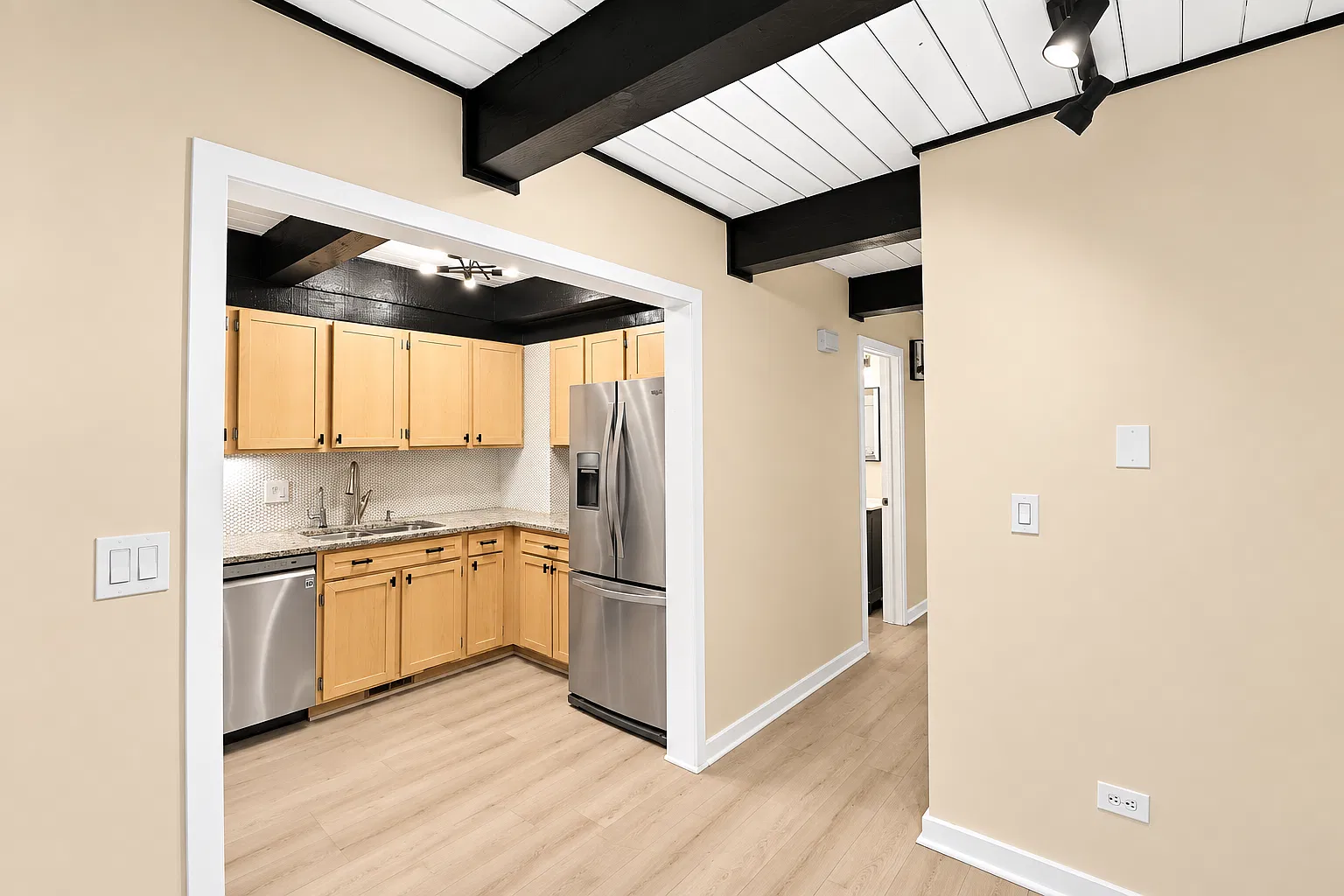 3 bed, 1650 sqft, $3,000 — Photo 4