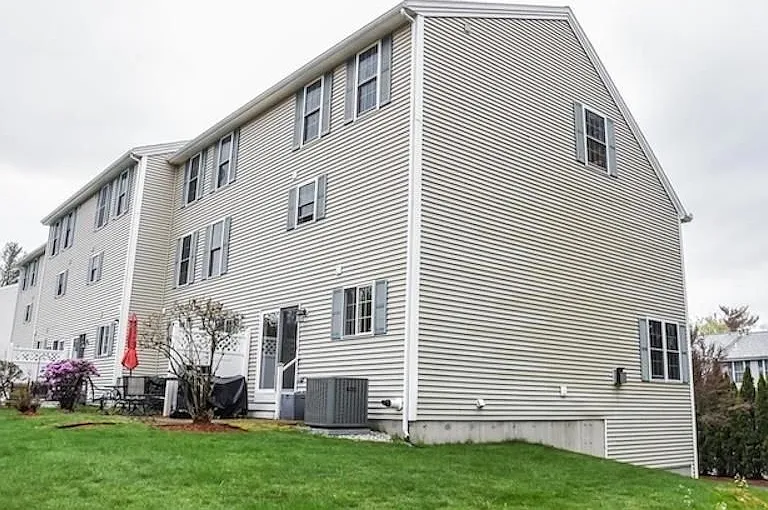 14 Georgetowne Dr — Photo 3