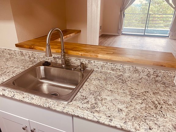 3rd image of 10550 Lake City Way NE #201