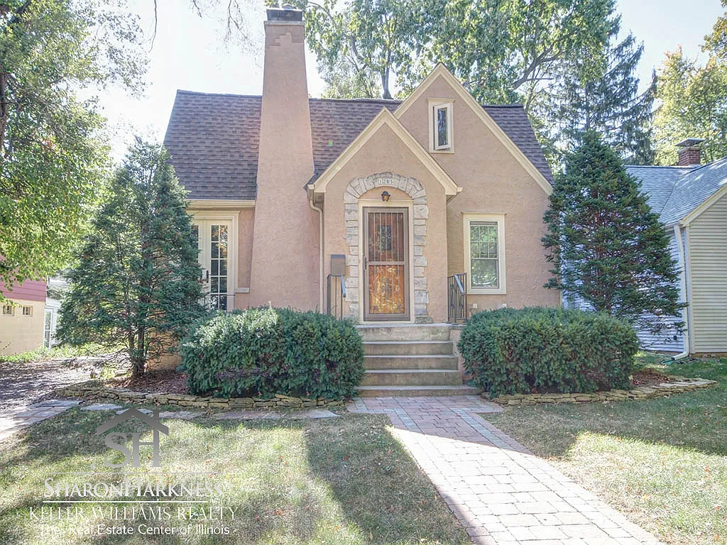 1205 W Healey St photo 1