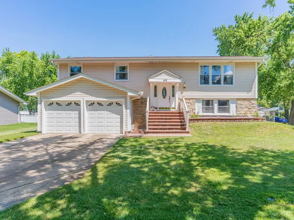 416 Sierra Ln, Bolingbrook, IL 60440