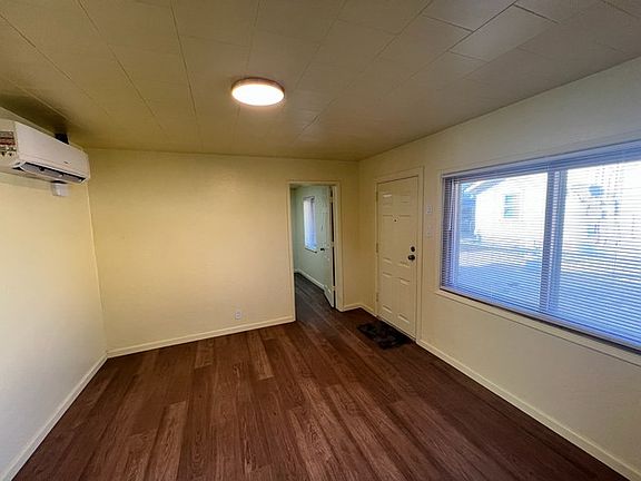 4th image of 1733 1/2 D St #A