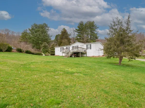 8158 Hedge Ln, Meadowview, VA 24361