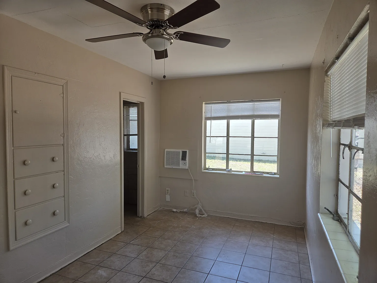 Studio, 350 sqft, $1,275 — Photo 3