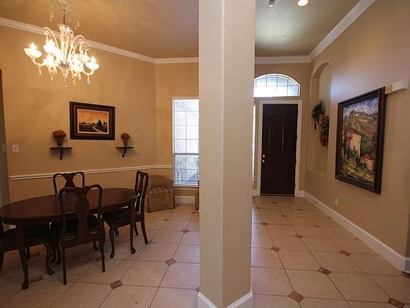 4th image of 2206 Frio Dr