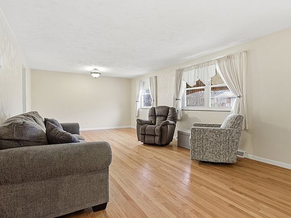 4th image of 20 Fairhill Dr