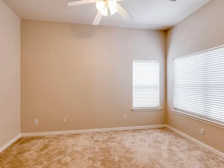 615 Regency Dr — Photo 11