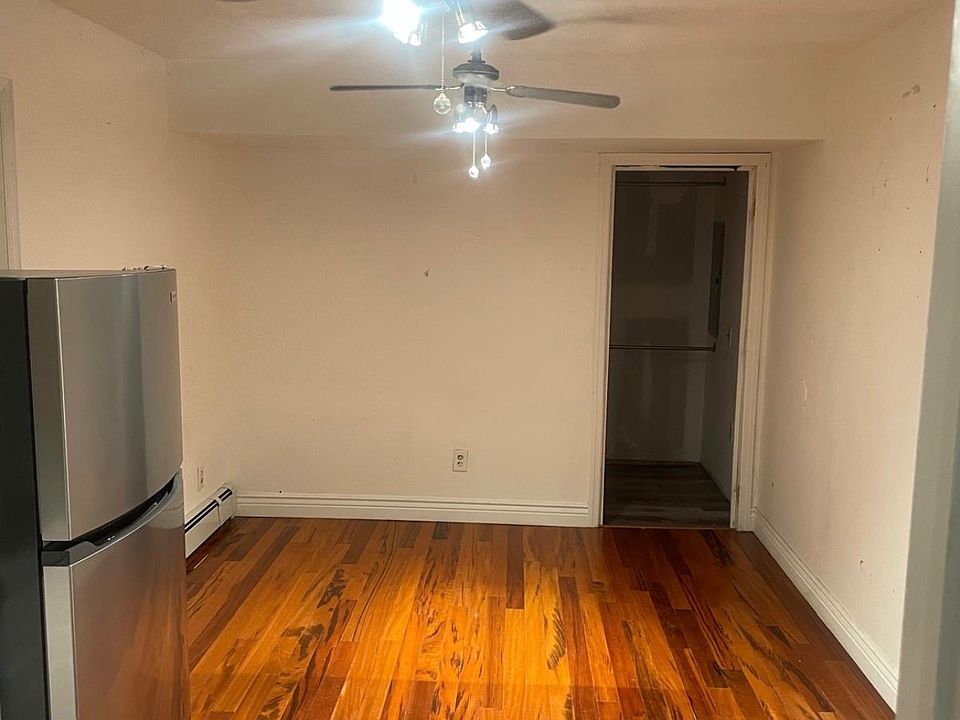 1st image of 159 Horseblock Rd #2