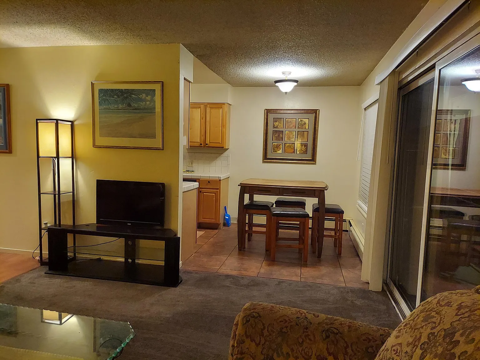 2 bed, 800 sqft, $2,200 — Photo 1