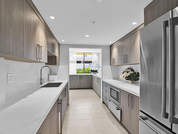 4th image of 859 Jeffery St #202