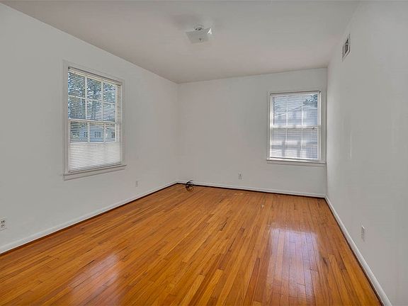 3rd image of 150 Fairway Oaks Dr